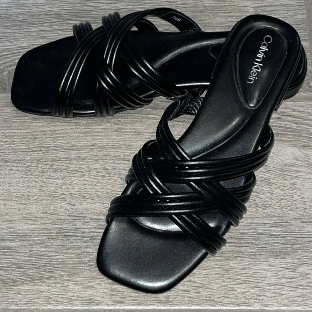 Calvin Klein Women’s black Trivy slide sandal size 7.5 NEW